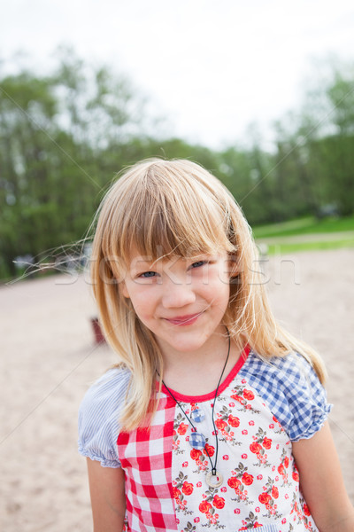 Souriant Jeune Fille Plage Cute Heureux Photo