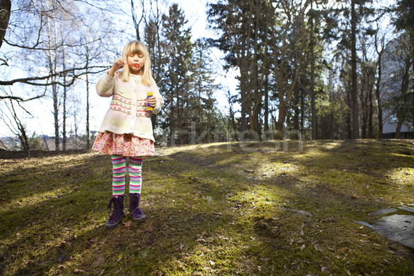 Kleines Mädchen Freien cute Kleidung Gesicht Stock foto © ElinaManninen