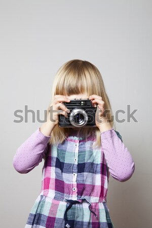 Dziewczynka kamery dziecko technologii Zdjęcia stock © ElinaManninen