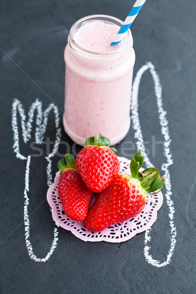 新鮮 整個 草莓 冰沙 三 粉筆 商業照片 © ElinaManninen