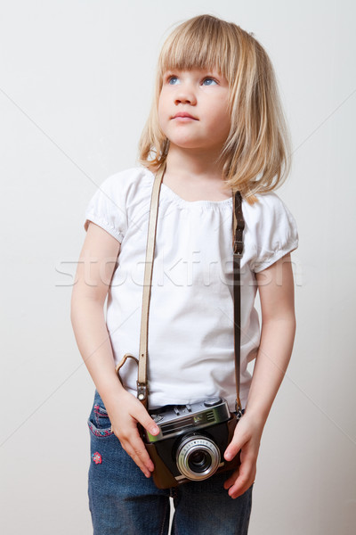 Little girl câmera velho tecnologia criança Foto stock © ElinaManninen