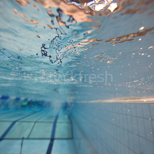 Basen podwodne wody niebieski pływanie Zdjęcia stock © ElinaManninen
