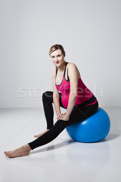 беременная женщина фитнес мяча ногу Сток-фото © ElinaManninen