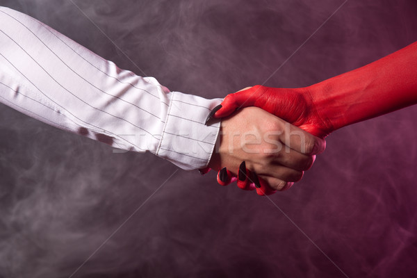 Biznesmen umowy diabeł dymny Zdjęcia stock © Elisanth