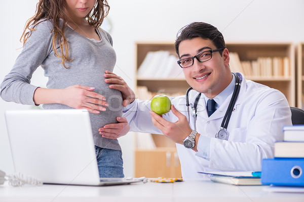 Hamile kadın doktor danışma çocuk elma meyve Stok fotoğraf © Elnur