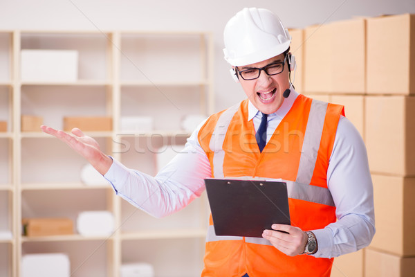 Uomo lavoro pacchetto consegna servizio ufficio Foto d'archivio © Elnur