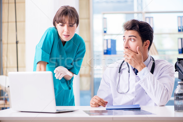 Lekarza zły asystent medycznych błąd komputera Zdjęcia stock © Elnur