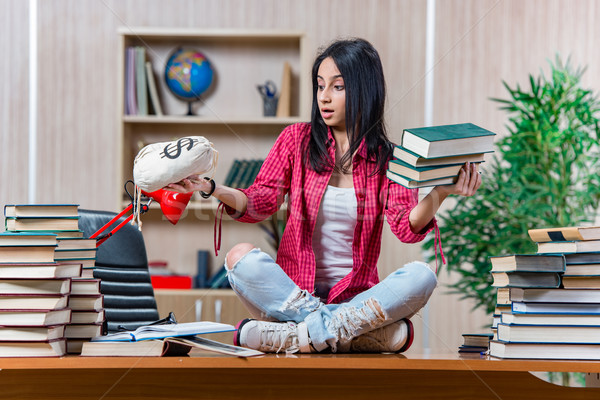 Foto stock: Jovem · feminino · estudante · faculdade · escolas · exames