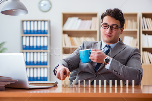 Stockfoto: Zakenman · kantoor · hand · succes · spel · evenwicht