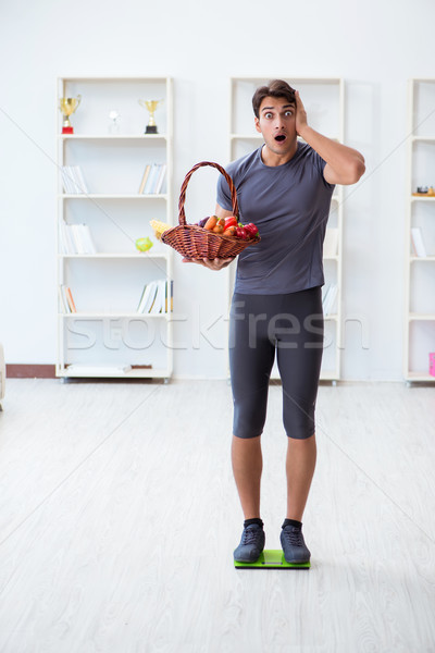 Férfi promótál előnyök egészséges étkezés sportok test Stock fotó © Elnur