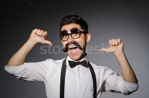 Foto stock: Joven · falso · bigote · aislado · gris · hombre