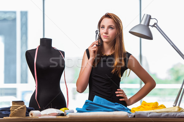 Mulher alfaiate trabalhando novo roupa moda Foto stock © Elnur