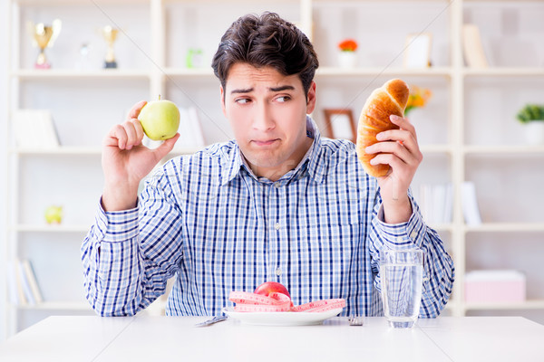 Hombre dilema alimentos saludables pan dieta frutas Foto stock © Elnur