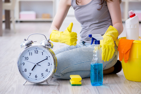 Frau Reinigung home Haus Uhr arbeiten Stock foto © Elnur
