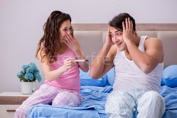Stock fotó: Boldog · pár · megállapítás · ki · terhességi · teszt · eredmények