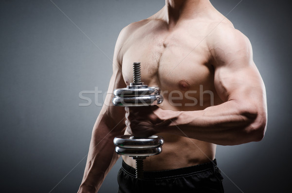 Muscular culturist gantere sportiv fitness sănătate Imagine de stoc © Elnur