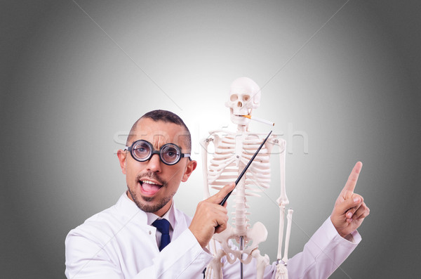 Foto stock: Funny · médico · esqueleto · aislado · blanco · mano