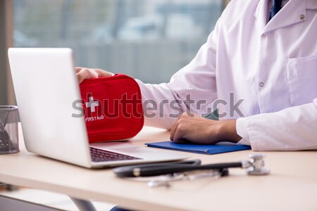 [[stock_photo]]: Médecin · up · coeur · médicaux · ordinateur · amour