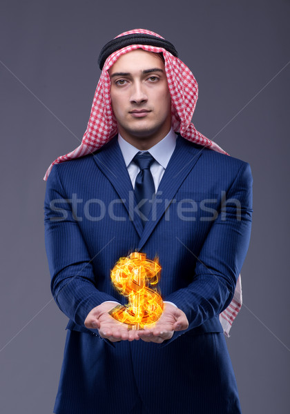 Arab om de afaceri ardere semnul dolarului bani mâini Imagine de stoc © Elnur