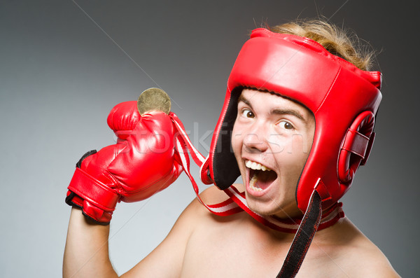 Foto stock: Funny · boxeador · ganar · medalla · de · oro · mano · ejercicio