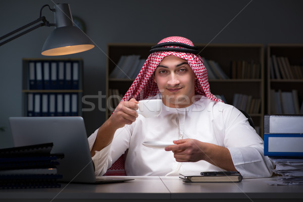 Árabe empresário trabalhando tarde escritório negócio Foto stock © Elnur