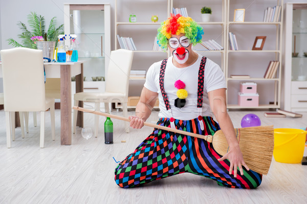 Grappig clown schoonmaken home glimlach rock Stockfoto © Elnur