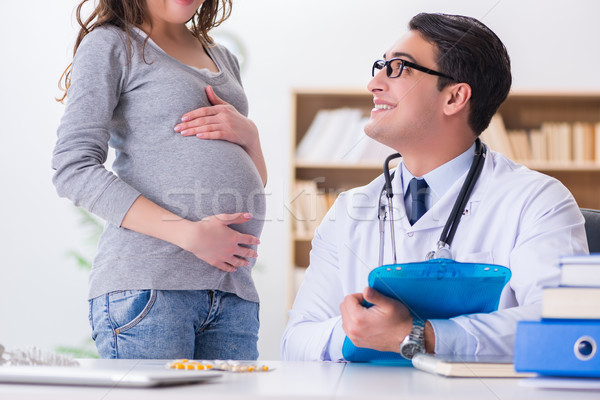 Mulher grávida médico consulta mulher mão médico Foto stock © Elnur