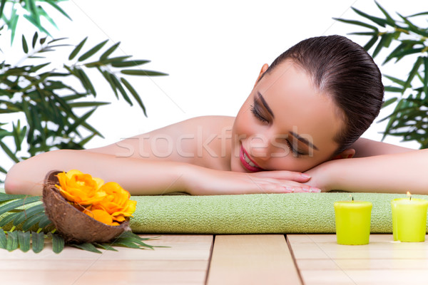 Jonge vrouw genieten spa-behandeling bloem meisje gezondheid Stockfoto © Elnur