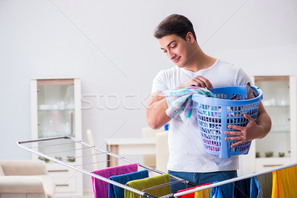 Foto stock: Hombre · lavandería · casa · trabajo · ropa · cesta