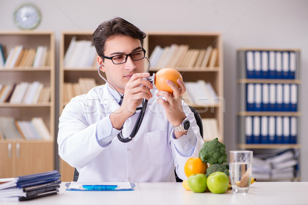 Foto stock: Médico · comida · homem · maçã · fruto