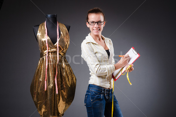 Femeie croitor lucru îmbrăcăminte modă muncă Imagine de stoc © Elnur