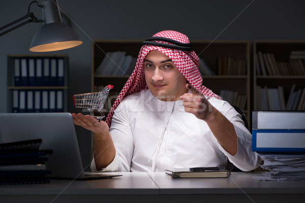 Arab om de afaceri lucru tarziu birou afaceri Imagine de stoc © Elnur