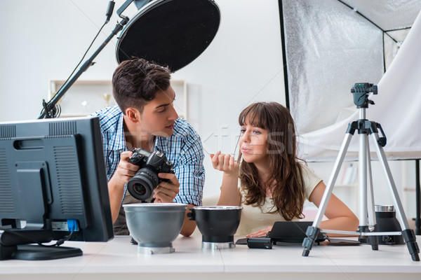 Młodych fotograf pracy Fotografia studio działalności Zdjęcia stock © Elnur