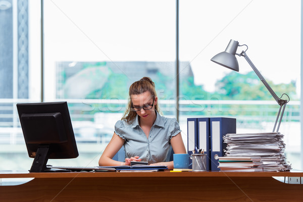 Fiatal üzletasszony dolgozik iroda üzlet boldog Stock fotó © Elnur