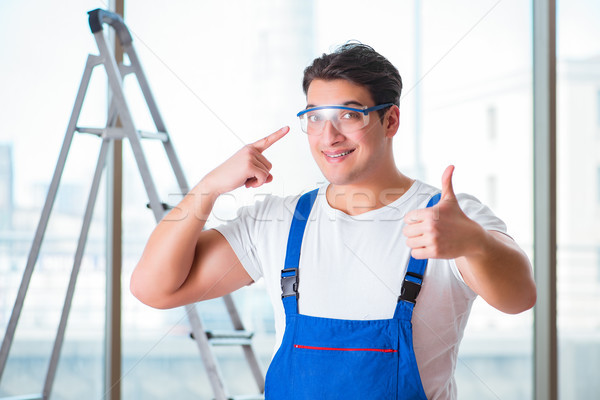Jóvenes trabajador seguridad gafas de protección construcción industria Foto stock © Elnur