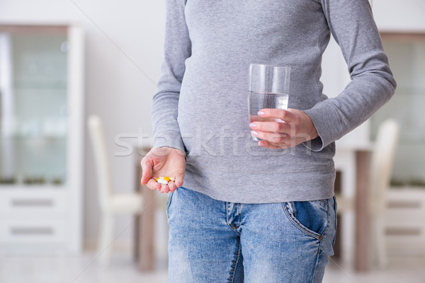 Foto stock: Mulher · grávida · pílulas · gravidez · família · feliz