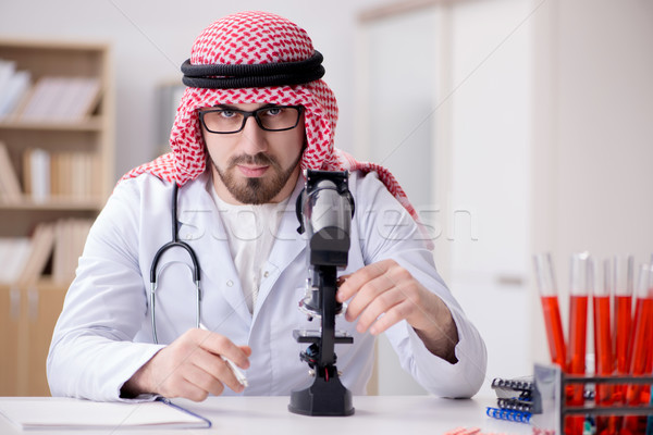 Arap doktor çalışma laboratuvar hastane öğrenci Stok fotoğraf © Elnur