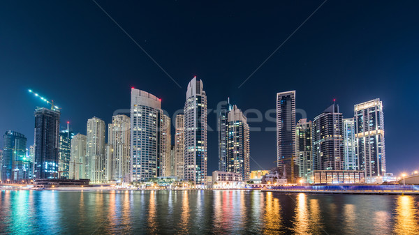 迪拜 碼頭 摩天大樓 夜 天空 水 商業照片 © Elnur