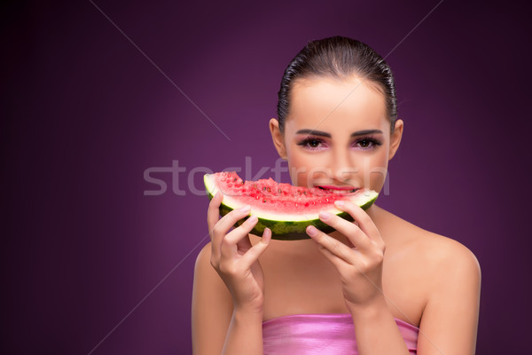 Mujer hermosa comer sabroso sandía mujer alimentos Foto stock © Elnur