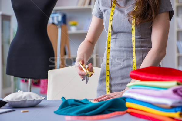 Foto stock: Mulher · alfaiate · trabalhando · roupa · de · costura