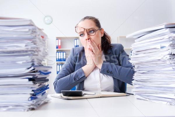 [[stock_photo]]: Fatigué · femme · d'affaires · paperasserie · femme · bureau · triste