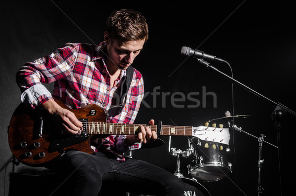 [[stock_photo]]: Homme · guitare · concert · musique · fête · fond