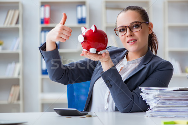 Kobieta interesu emerytura oszczędności finansów Kalkulator monet Zdjęcia stock © Elnur