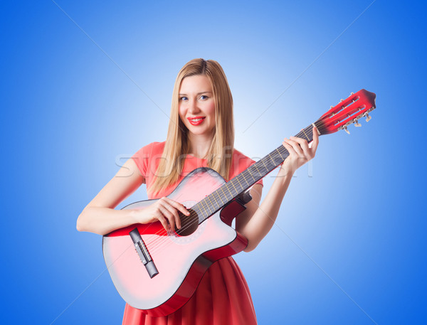 Vrouw spelen gitaar helling muziek partij Stockfoto © Elnur