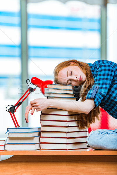Jonge vrouwelijke student examens meisje boeken Stockfoto © Elnur