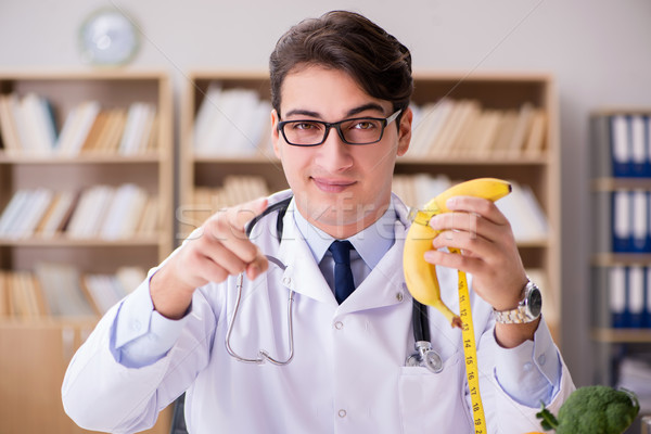 Médecin régime fruits légumes homme médicaux [[stock_photo]] © Elnur