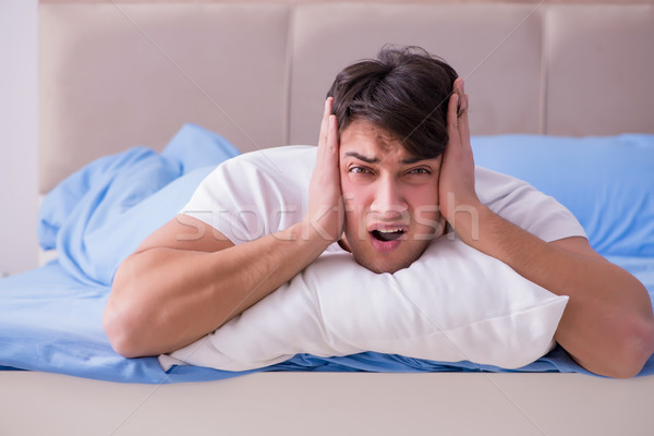 Férfi szenvedés álmatlanság ágy éjszaka hálószoba Stock fotó © Elnur