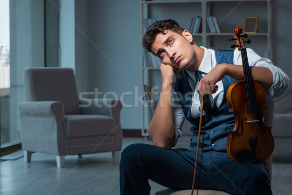 Fiatal zenész férfi gyakorol játszik hegedű Stock fotó © Elnur
