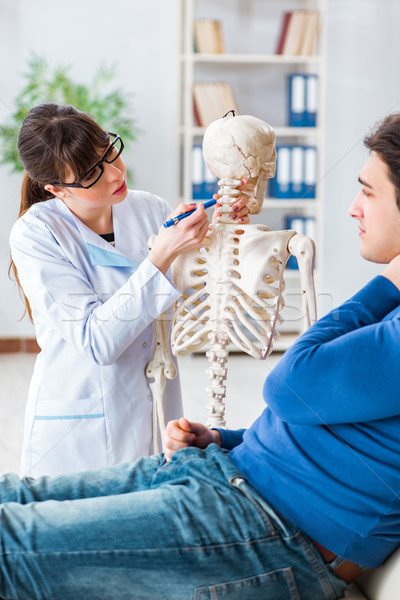 [[stock_photo]]: Médecin · type · blessure · squelette · patient