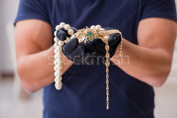 Rabló visel lop értékes dolgok otthon Stock fotó © Elnur